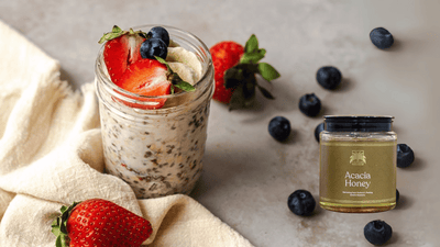 Overnight Oats mit Beeren und Akaziengeschmack